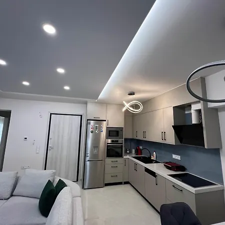 Luxury Apartment *